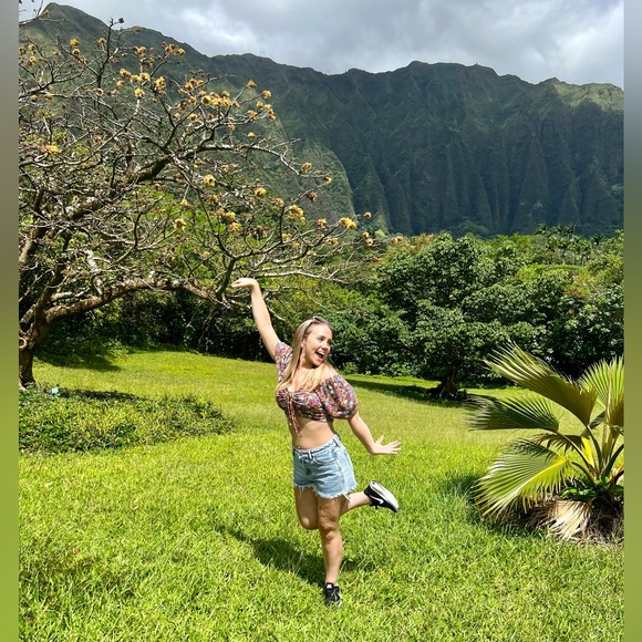 Welcome to my closet!! 🌺🌻 - Picture 3 of 12